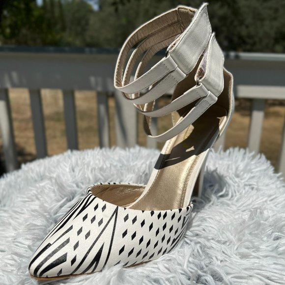 Pointy Toe Stiletto - Picture 2 of 8